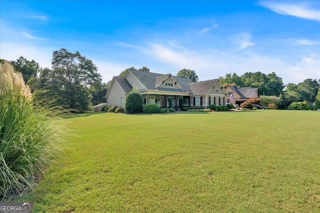 view of front of house featuring a front lawn