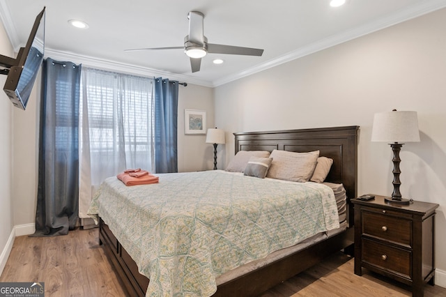 bedroom with light wood-style flooring, baseboards, and crown molding