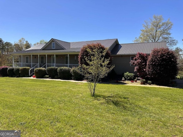 view of front facade with a front yard and covered porch