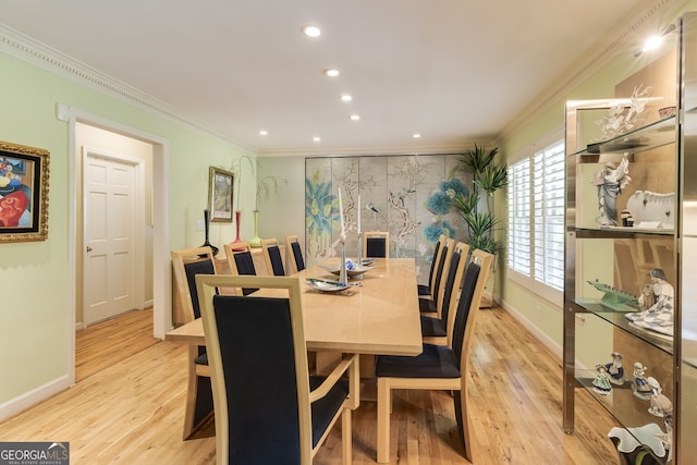 dining space featuring light hardwood / wood-style floors and crown molding