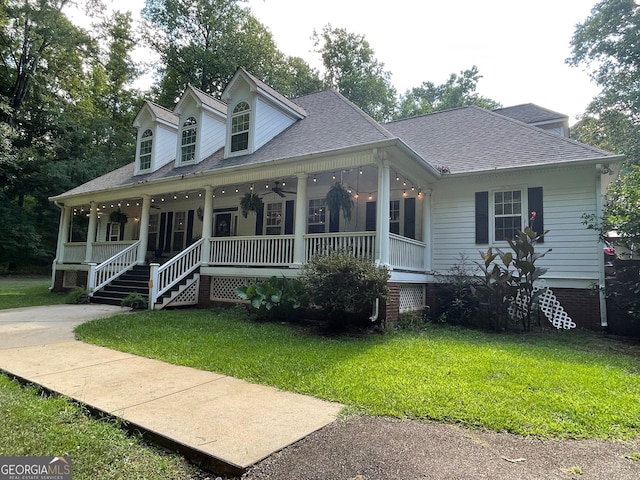 view of front facade featuring a front lawn and a porch