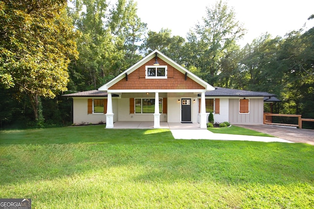 view of front facade with a porch and a front lawn