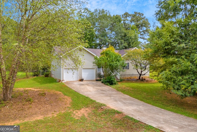 view of front of property featuring a front yard and a garage