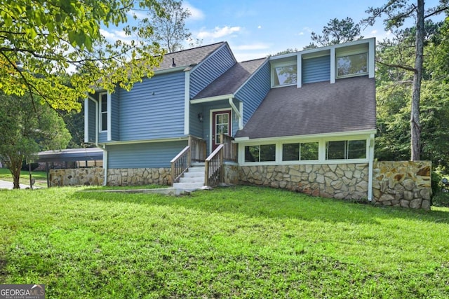 view of front of home featuring a front yard