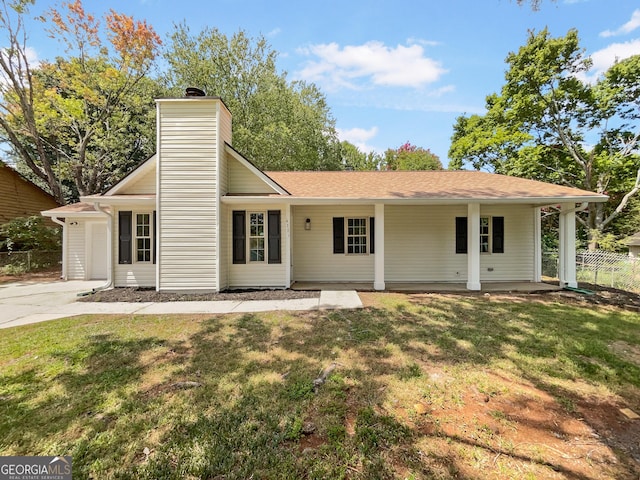 view of front of home featuring a front yard and a garage