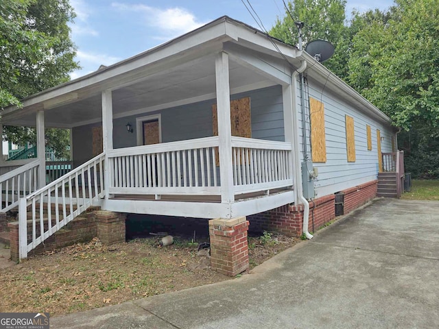 view of front facade featuring a porch