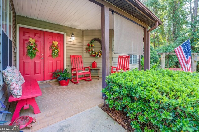 doorway to property featuring a porch