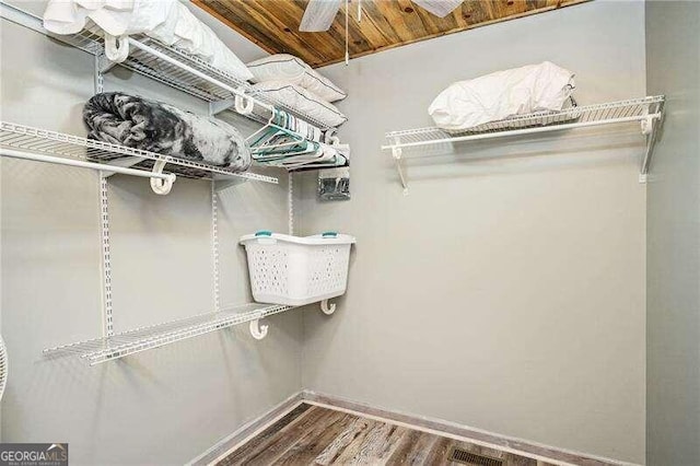 walk in closet featuring ceiling fan and hardwood / wood-style floors