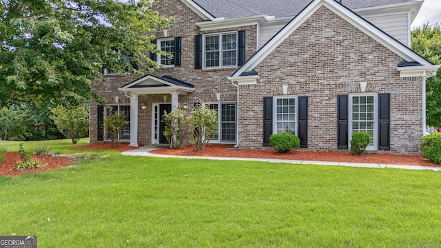 view of front facade featuring a front lawn