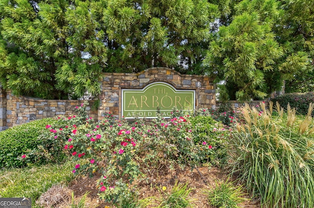 view of community / neighborhood sign