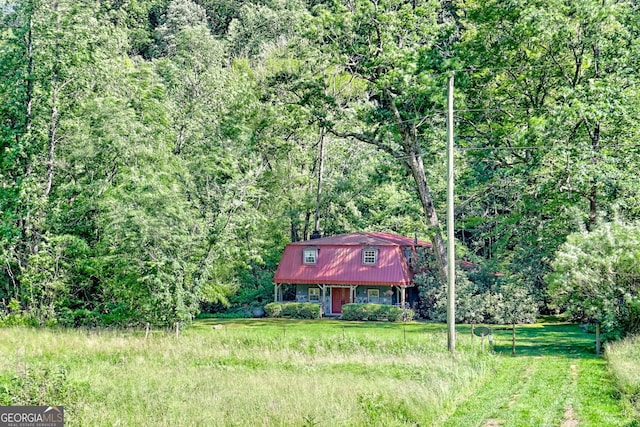 605 W Wildcat Rd, Clarkesville, GA 30523 - view of front of home featuring a wooded view and a gambrel roof