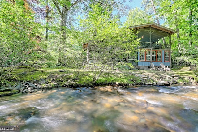 605 W Wildcat Rd, Clarkesville, GA 30523 - view of yard with a sunroom and a forest view
