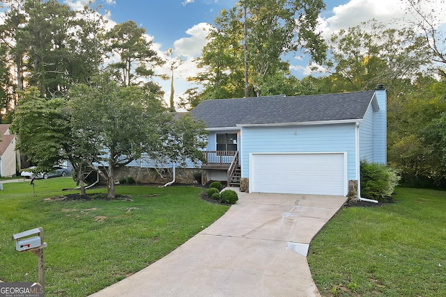 view of front facade featuring a garage and a front yard