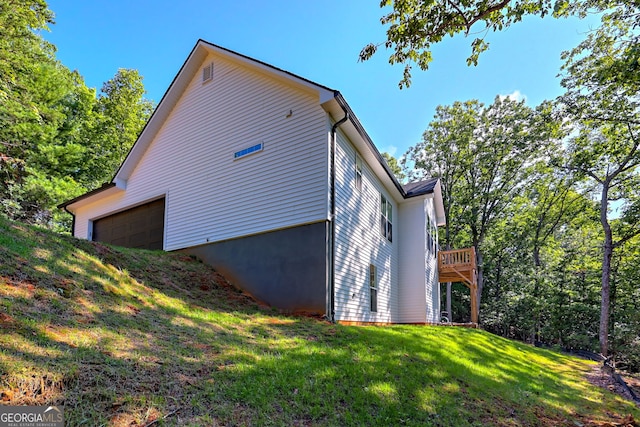 view of side of property featuring a yard