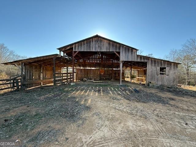 view of front of property with an outbuilding