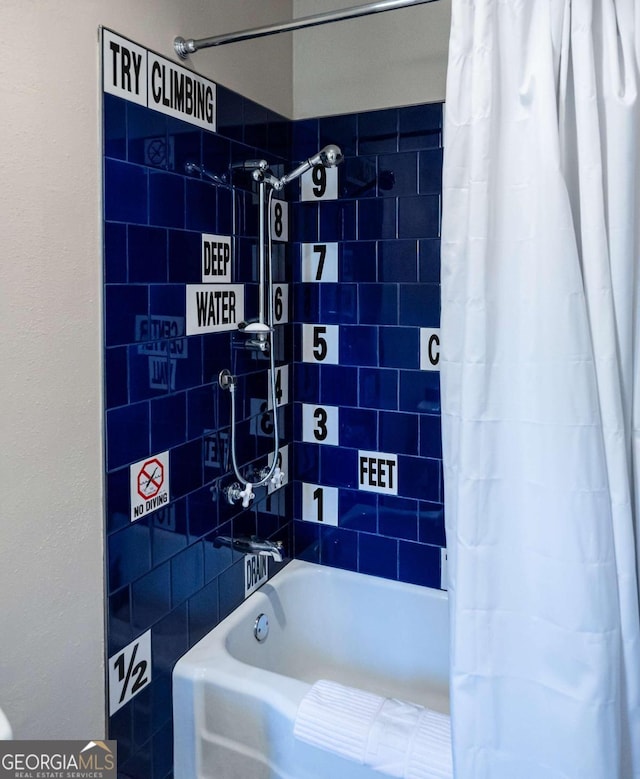 bathroom with shower / bath combo