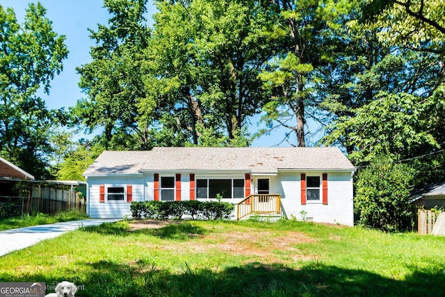 ranch-style home with a front lawn