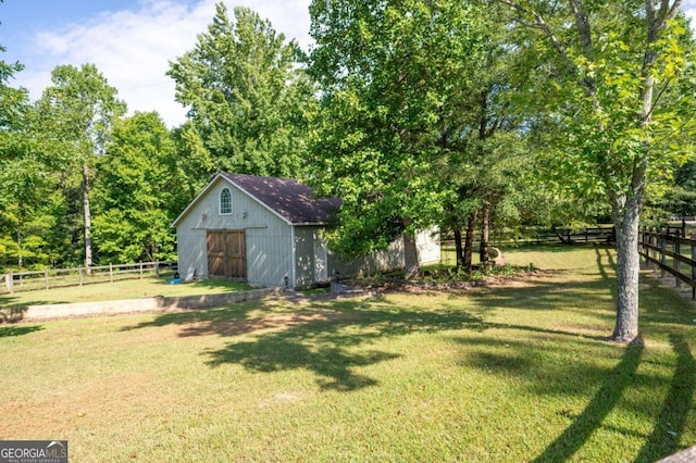 view of yard with an outdoor structure