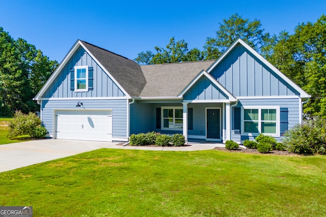 view of front of property featuring a front yard and covered porch