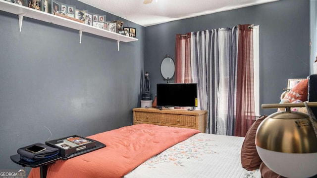 bedroom with ceiling fan and vaulted ceiling