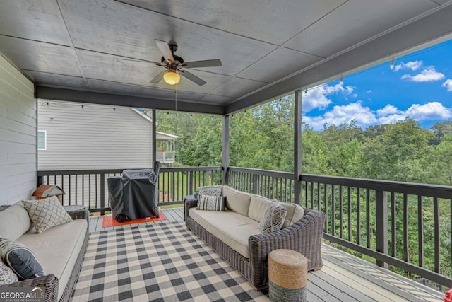 sunroom featuring ceiling fan