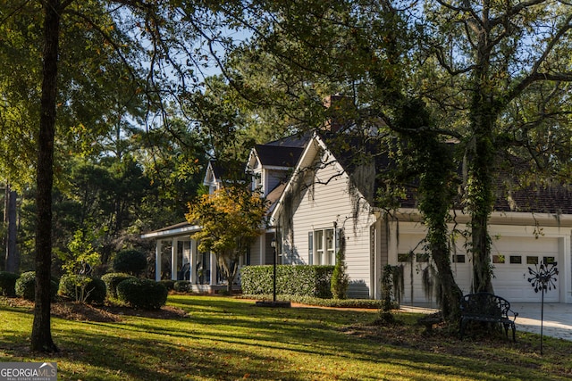 view of front of property featuring a garage and a front yard