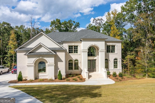 view of front facade with a front lawn