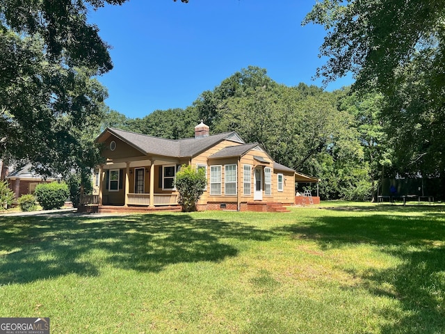 ranch-style home featuring a front lawn