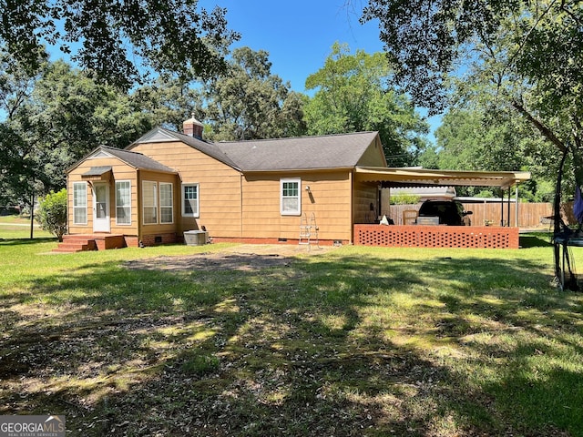 ranch-style house featuring a front lawn and a carport