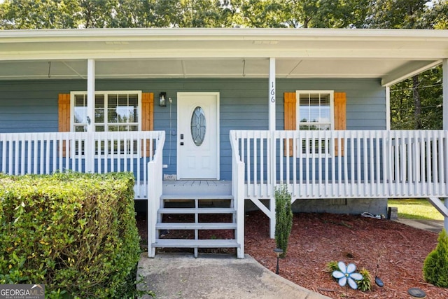 property entrance with crawl space and a porch