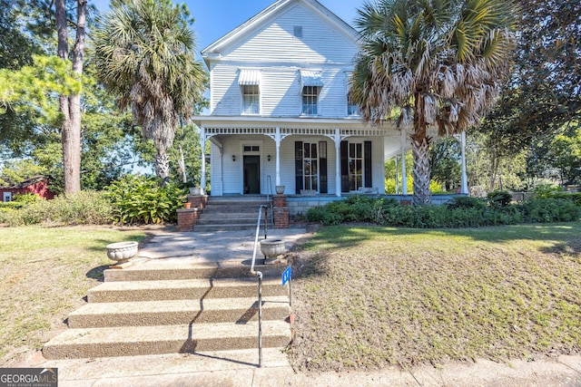 view of front of property featuring a front lawn