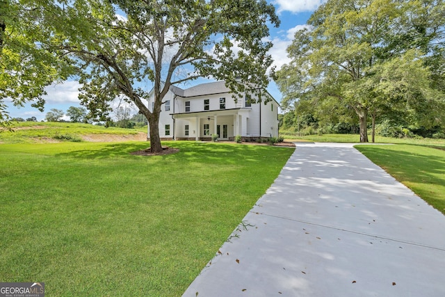 view of front of house featuring a front lawn