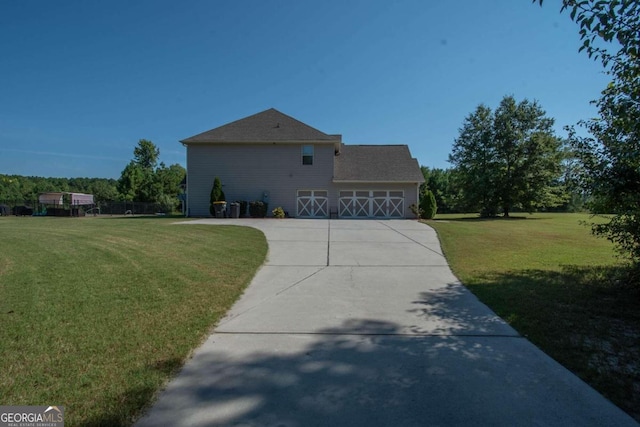 view of front facade featuring a garage and a front lawn