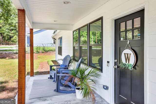 entrance to property featuring covered porch