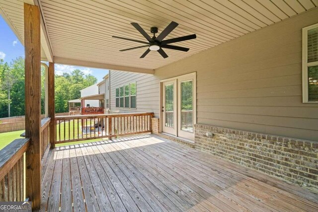 deck with ceiling fan