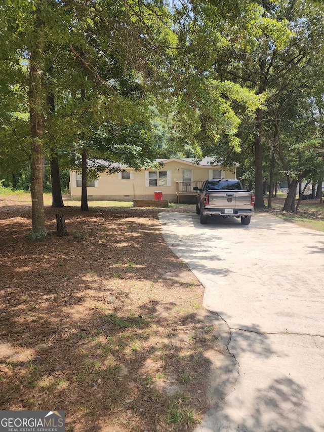 view of front of home featuring crawl space and driveway