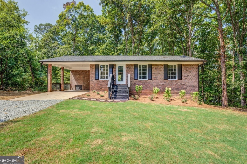 view of front of property with a carport, a front yard, and central AC