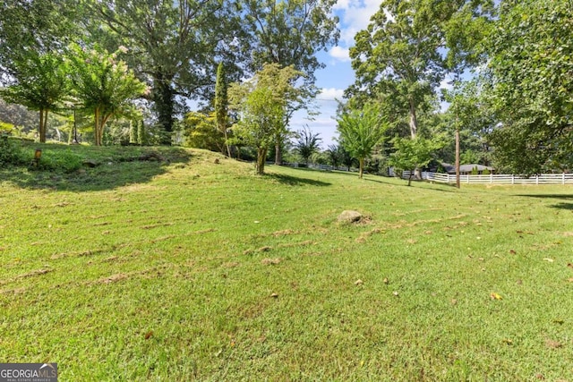 view of yard featuring a rural view