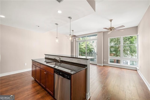 kitchen featuring ceiling fan, stainless steel dishwasher, a kitchen island with sink, and wood-type flooring