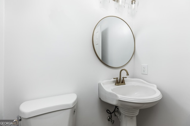 bathroom featuring toilet