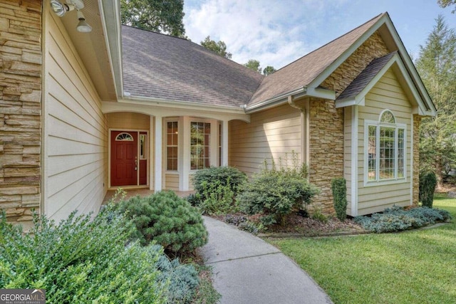 view of front of home with a front lawn