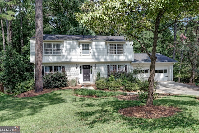 view of front of house featuring a front lawn and a garage