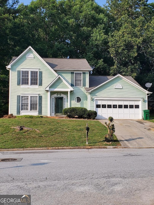 view of front of property featuring a front lawn