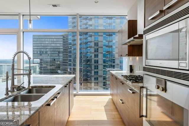 kitchen featuring a sink, modern cabinets, visible vents, and stainless steel appliances