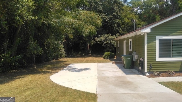 view of yard with a patio area