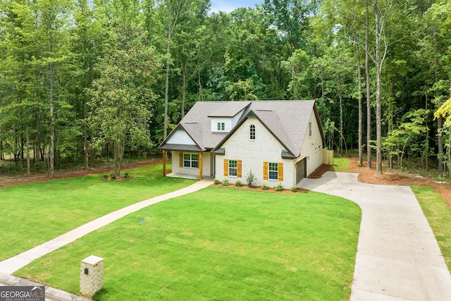 view of front of house featuring a front yard