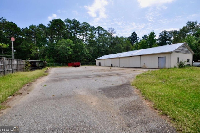 view of road featuring a pole building