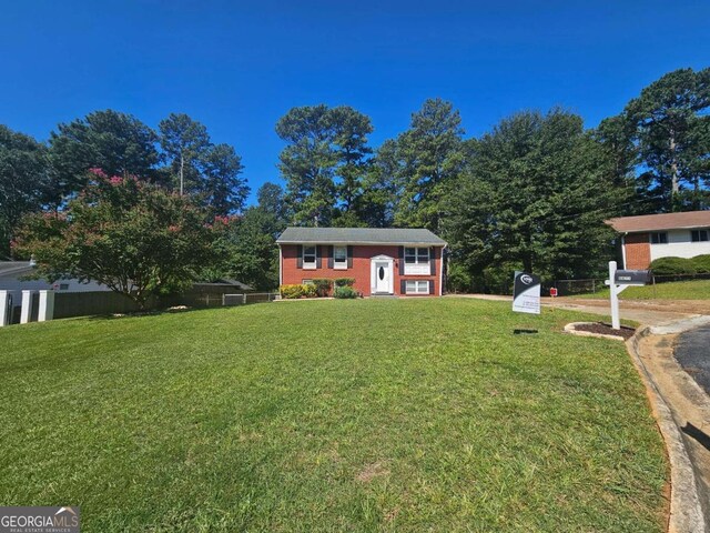 bi-level home with a front yard