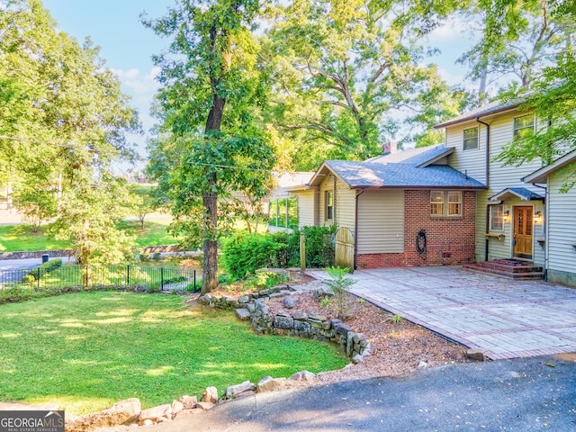 view of front of property with a front lawn