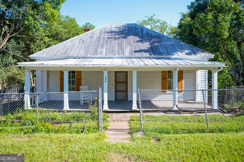 view of front facade with a porch